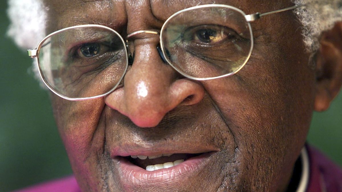 Zemřel Desmond Tutu, „svědomí JAR“